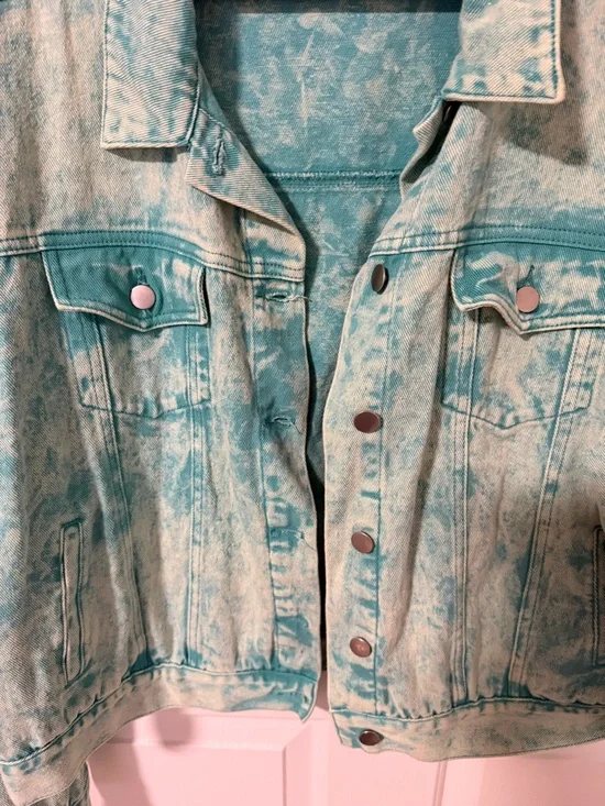 🌷 NWT ‘POL’  Acid-Wash Denim Jacket - Picture 2 of 5